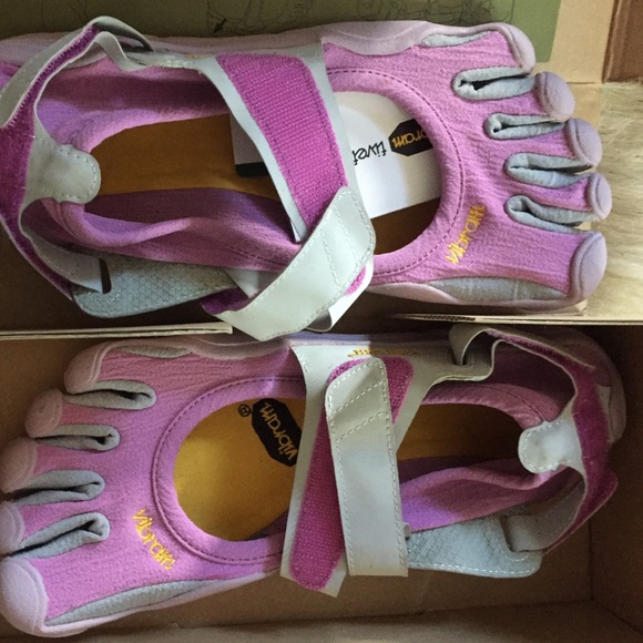 Vibram Shoes - YOGA? NIB fits 8 🦶 Fivefingers 🦶shoes